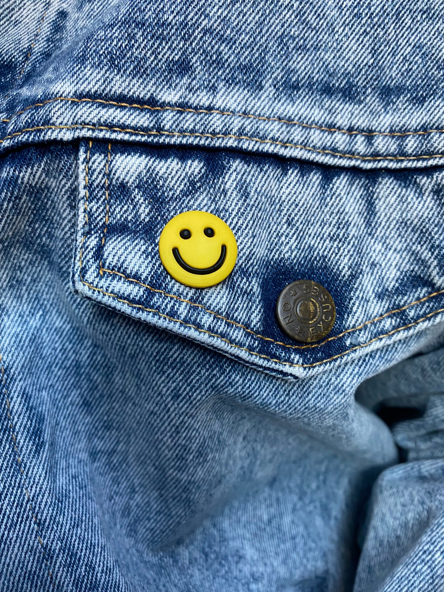 Happy Face pin Gift